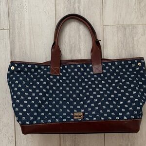 Dooney & Bourke New York Yankees Signature Large Tote Bag
